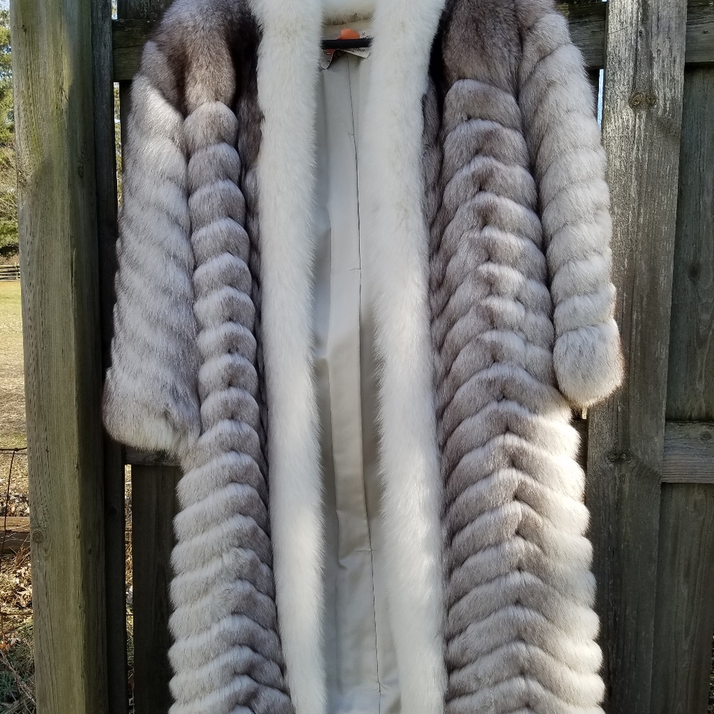 Fur coat - Picture 4 of 4